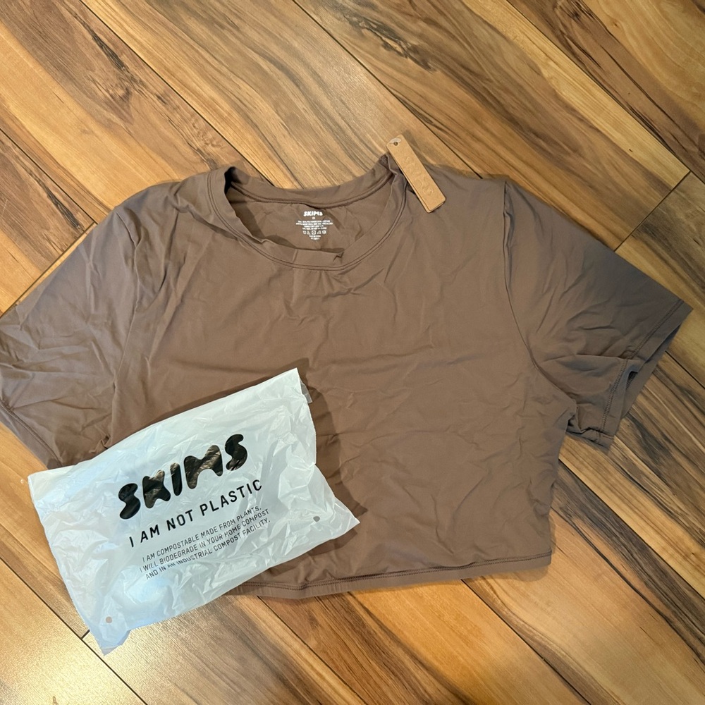 🤎 SKIMS Cropped T-Shirt – Umber 🤎